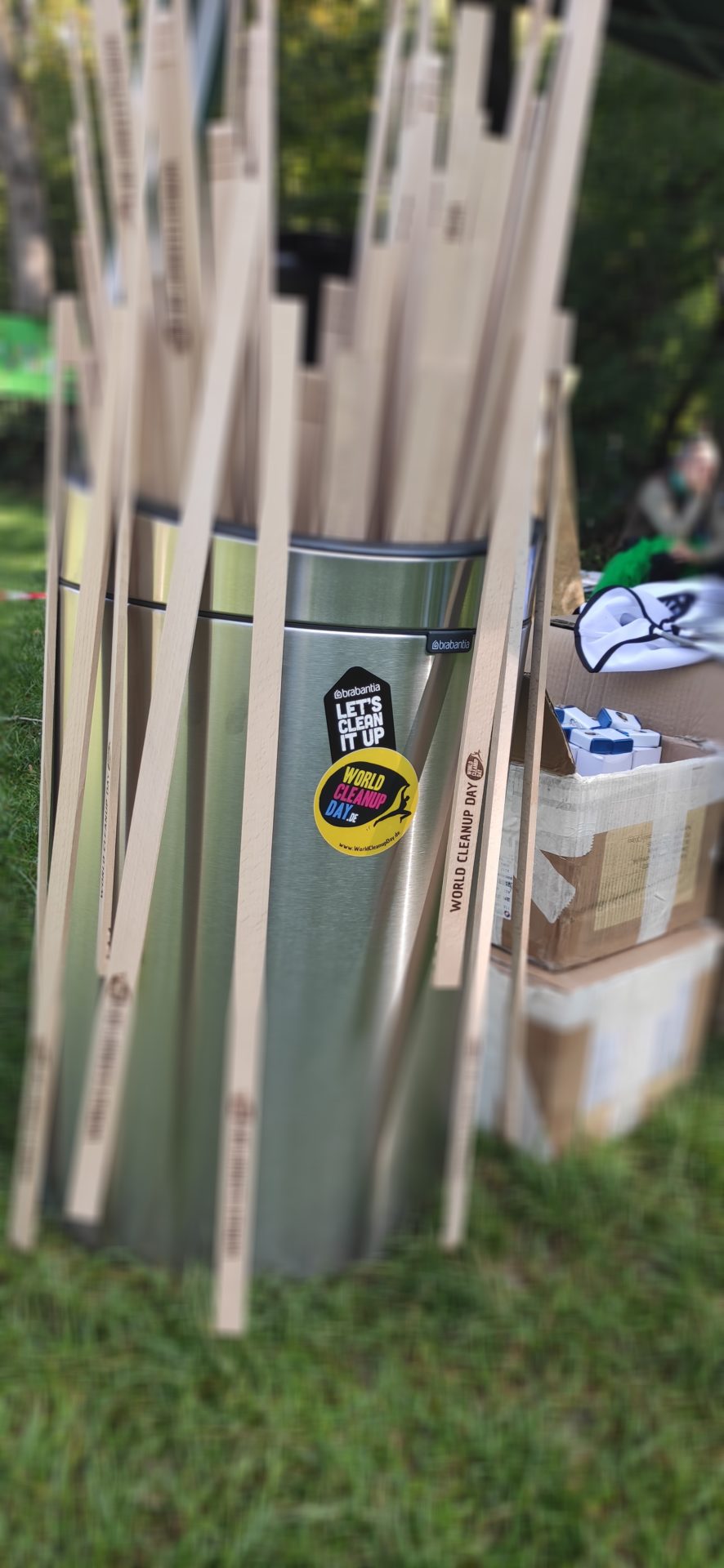 Müllzangen beim WorldCleanupDay 2020 in München