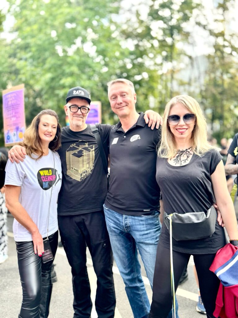World Cleanup Day beim Zug der Liebe in Berlin: Musik verbindet – auch für eine saubere Zukunft